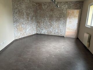  Appartement à louer 3 pièces 75 m²