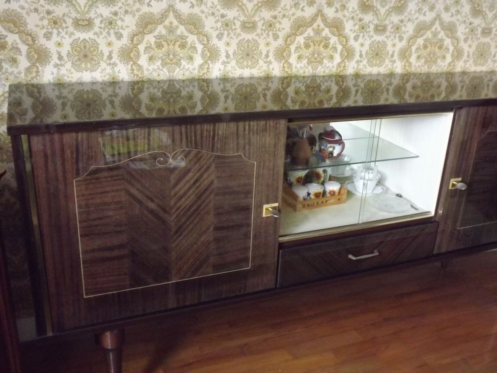 ENFILADE D EBENE DE MACASSAR 
ANNEE 1970
Meubles