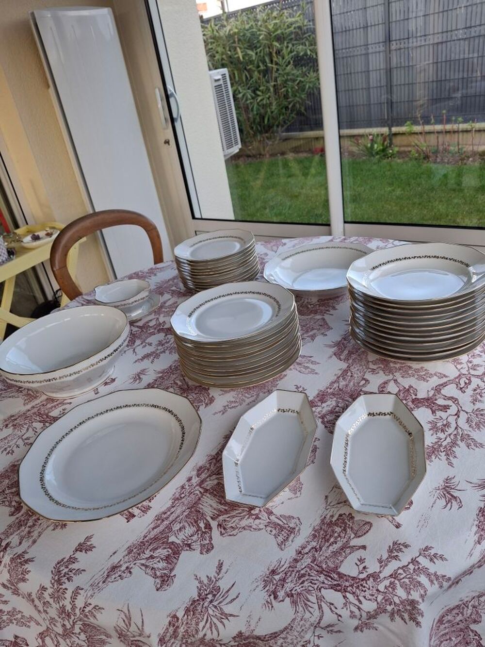 SERVICE EN PORCELAINE 