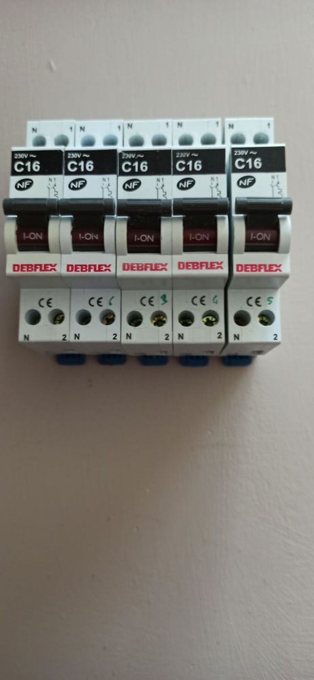 Disjoncteurs 16 Amp&egrave;res Bricolage