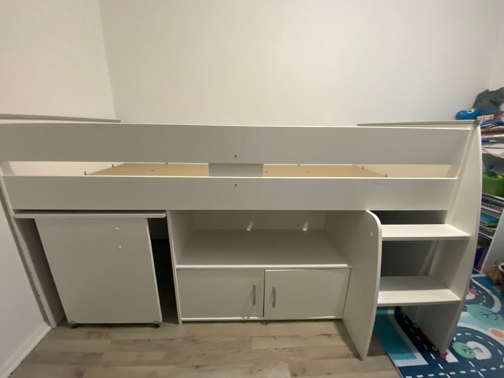 Lit enfant combin&eacute; avec bureau &agrave; roulettes 90x 200cm Puériculture