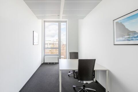 Acc&egrave;s aux espaces de travail professionnels de Factories Le Bourget 205 93350 Le bourget