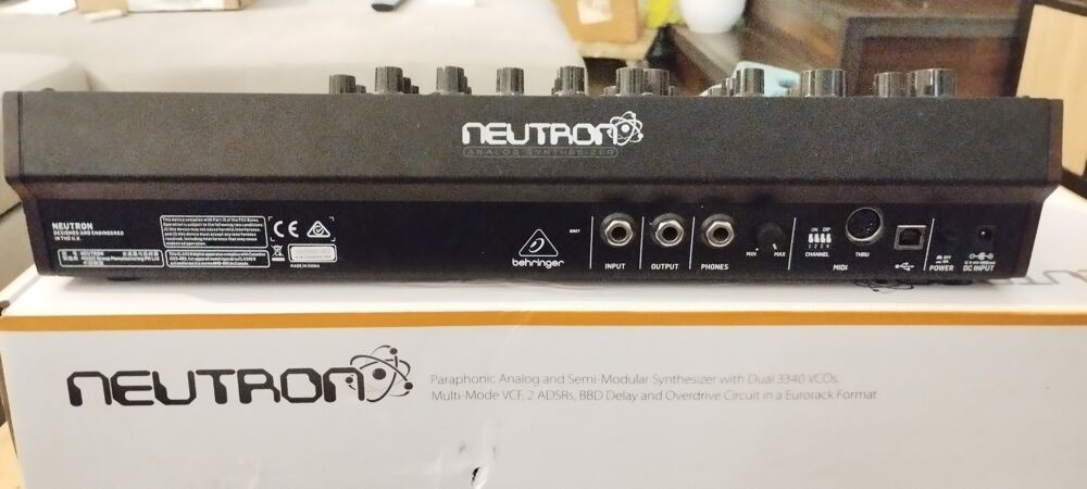 Synth&eacute; Semi-Modulaire Behringer Neutron Instruments de musique