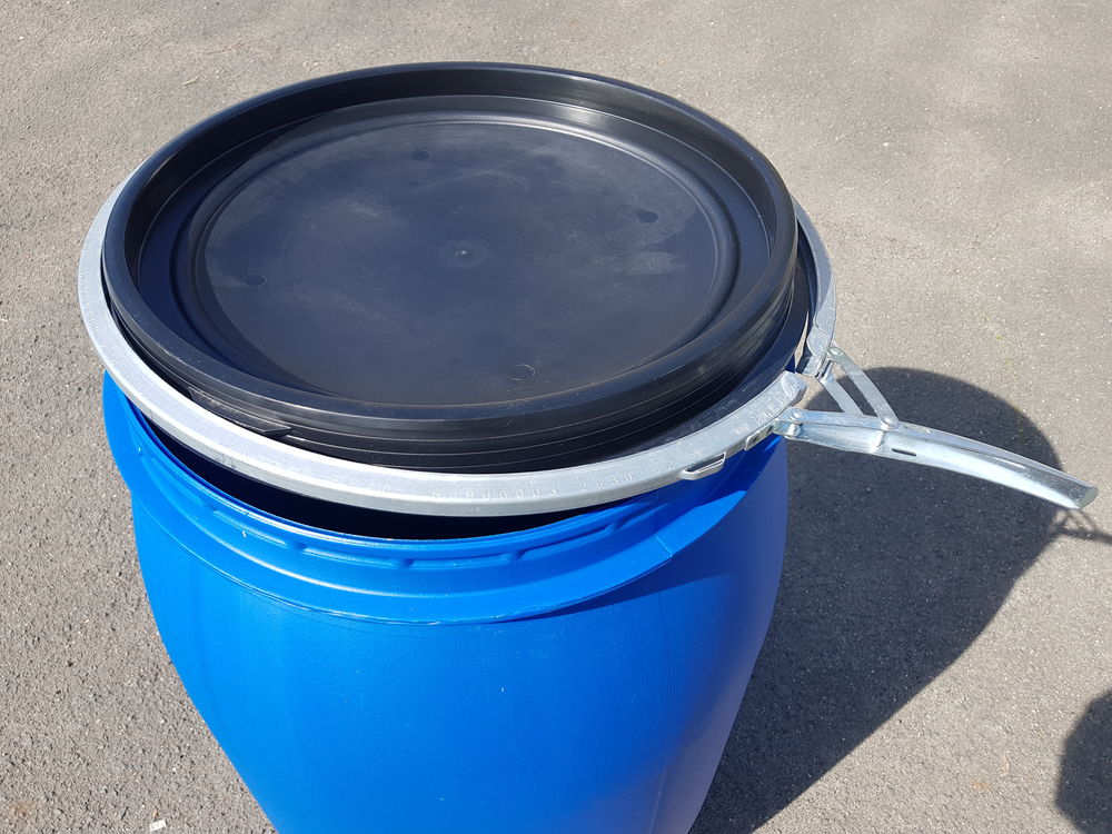 Bidon plastique alimentaire 220L BLEU ORLEANS tr&egrave;s bonne &eacute;ta Bricolage