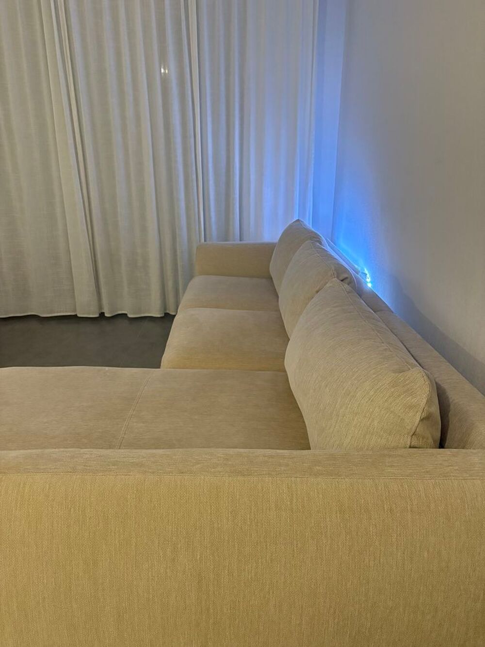 Canap&eacute; d'angle beige d&eacute;houssable avec m&eacute;ridienne ? Tr&egrave;s bon Meubles
