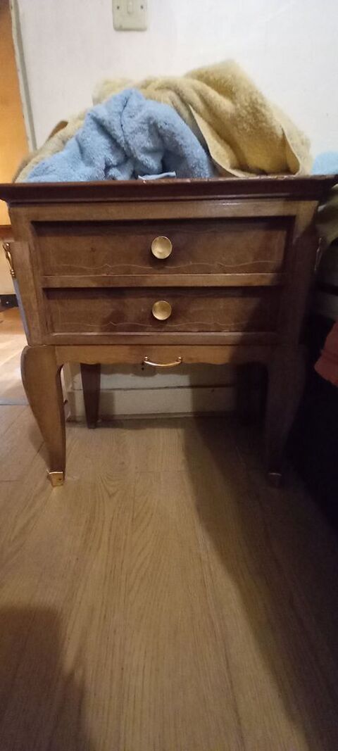 2 tables de nuit anciennes en bois
60 Chatou (78)