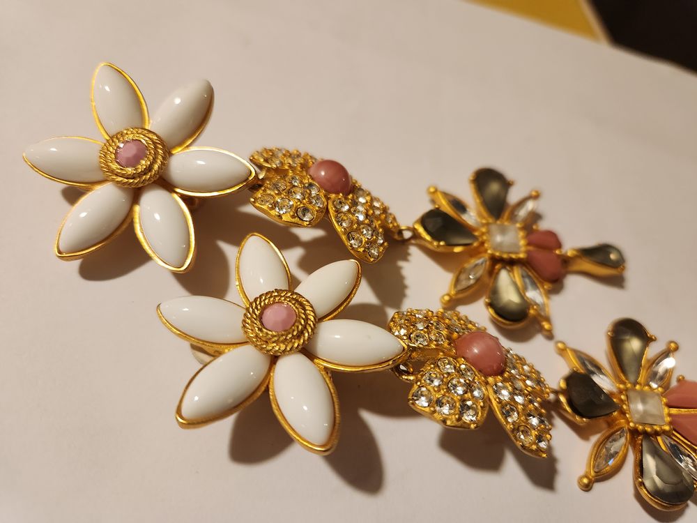 BO Clip dor&eacute;e bicolore blanc rose strass 3 pendants_LACROIX Bijoux et montres