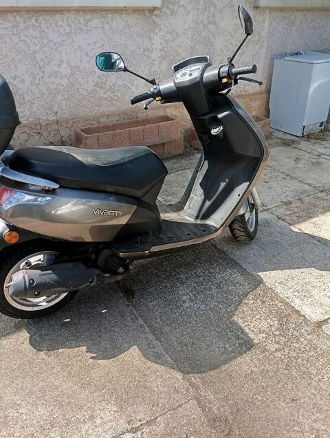 Scooter PEUGEOT 2013 occasion Sainte-Florine 43250
