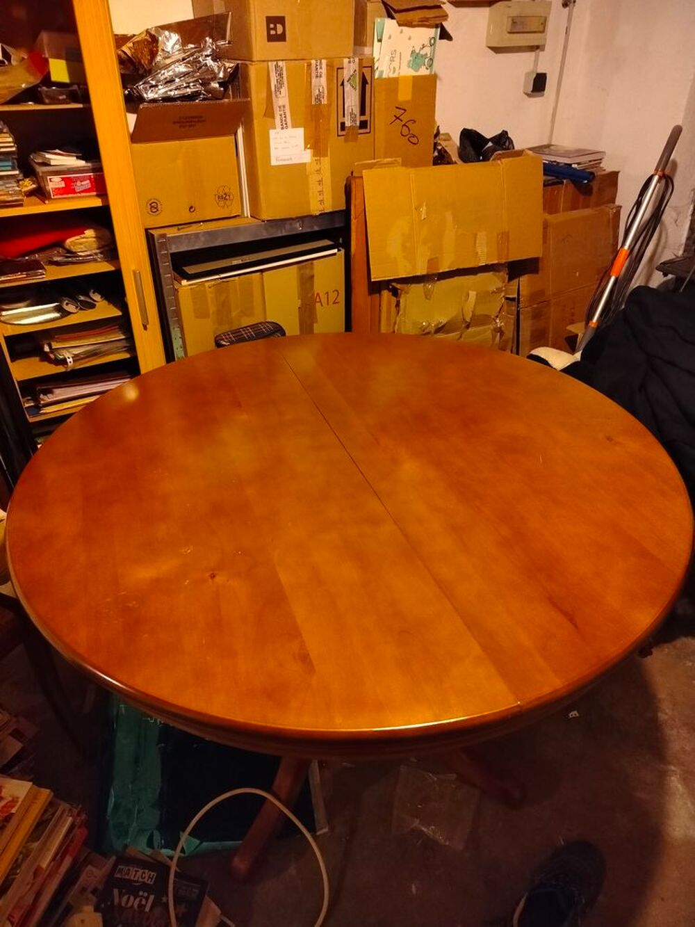 1 table de salle &agrave; manger et 1 table de salon. Meubles