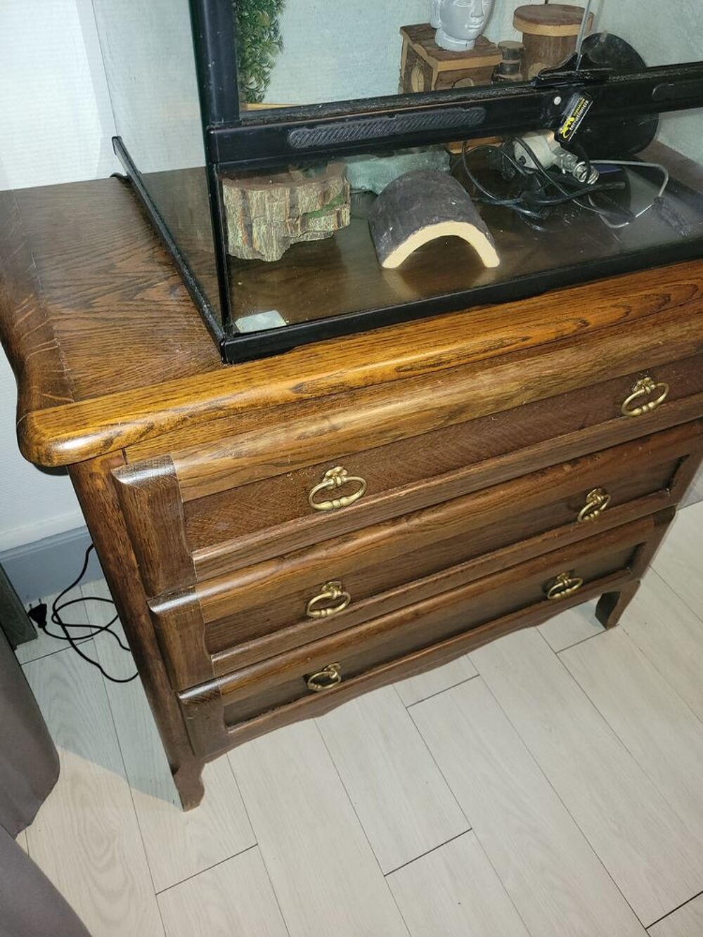 Meuble en v&eacute;ritable ch&ecirc;ne Meubles