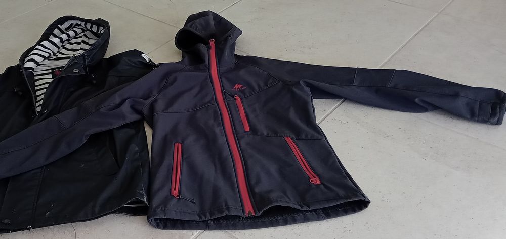 Un K-Way et un Sweat Enfants 8 ans Vêtements enfants