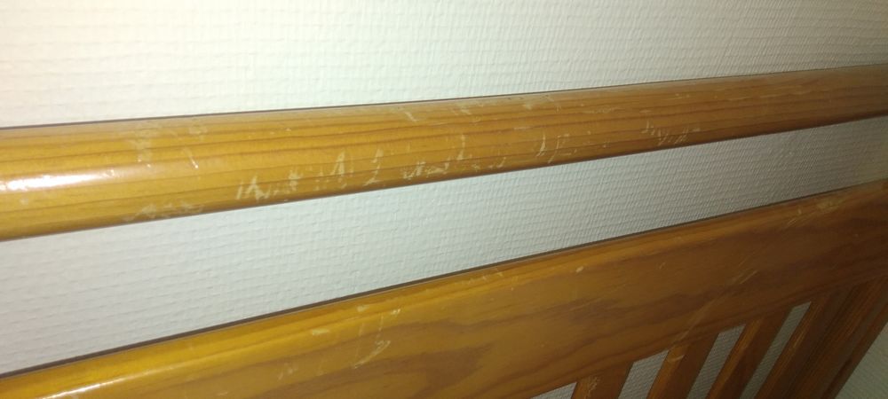 Lit b&eacute;b&eacute; en bois a barreaux avec matelas Mobilier enfants