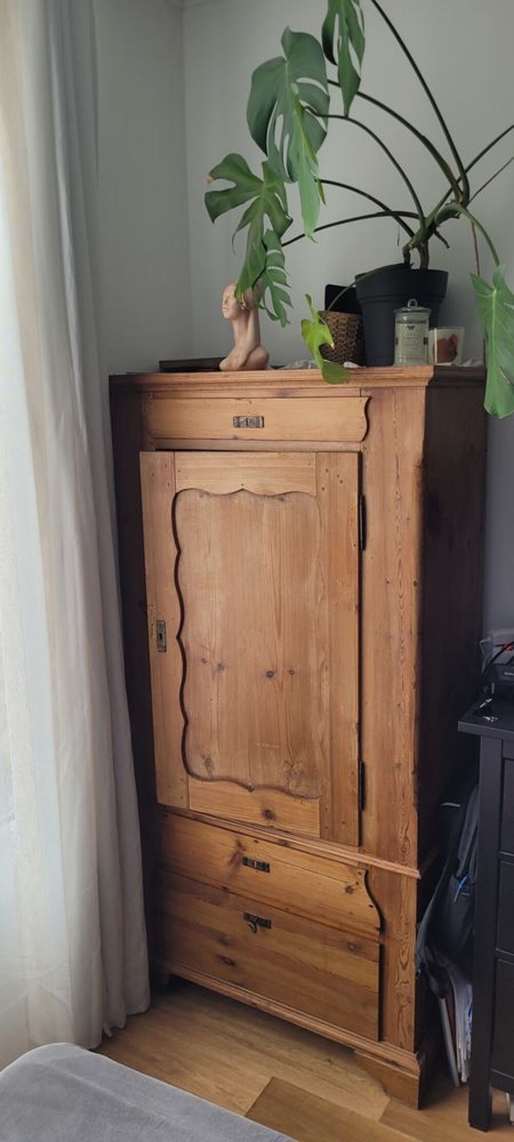 Armoire en bois pour penderie 
Meubles