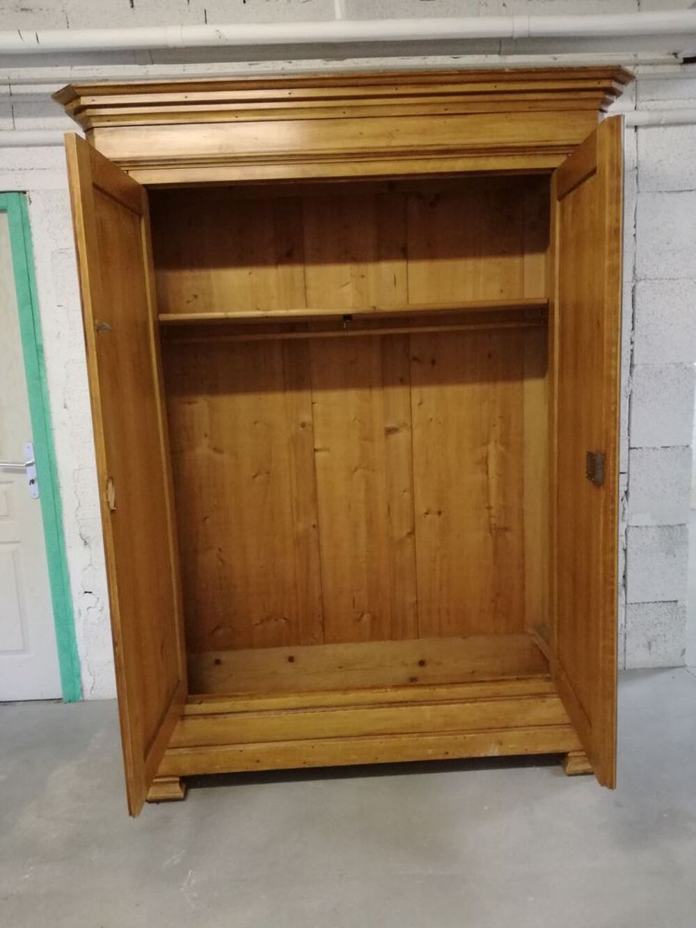 Armoire en pin Meubles