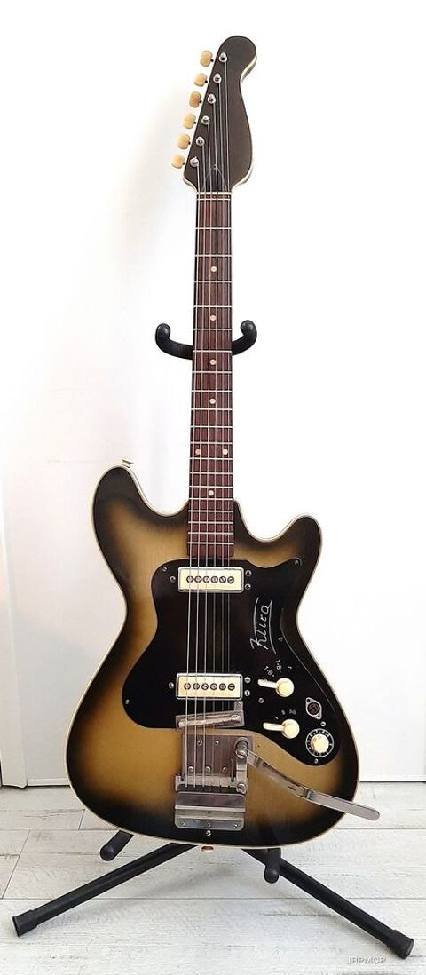 Guitare KLIRA solid body. Allemagne 1960/1965. Tr�s bon �tat 350 Fontenay-sous-Bois (94)