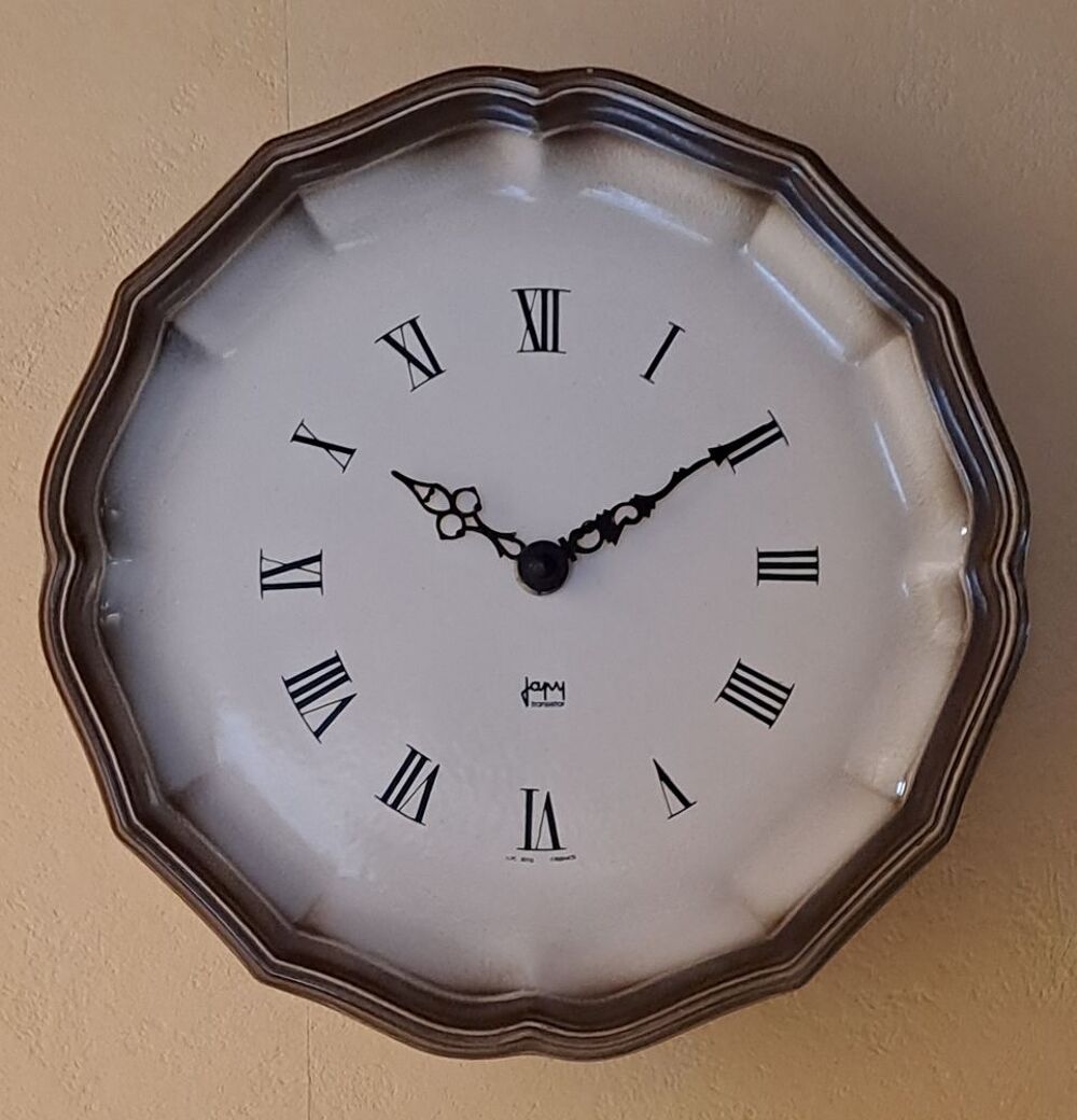 Horloge murale JAPY diam&egrave;tre 26 cms, en &eacute;tat de marche D�coration