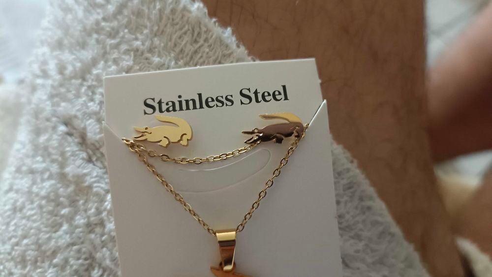 boucles d'oreilles alligator dor&eacute;es Bijoux et montres