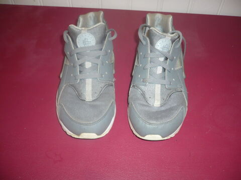 BASKETS NIKE GRIS SEMELLE BLANCHE 10 Le Versoud (38)