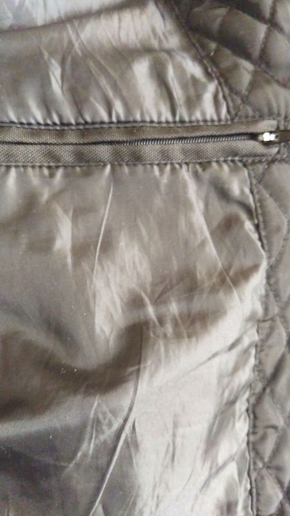 Veste noir matelass&eacute;e l&eacute;g&egrave;re et concfortable en bon &eacute;tat Vêtements