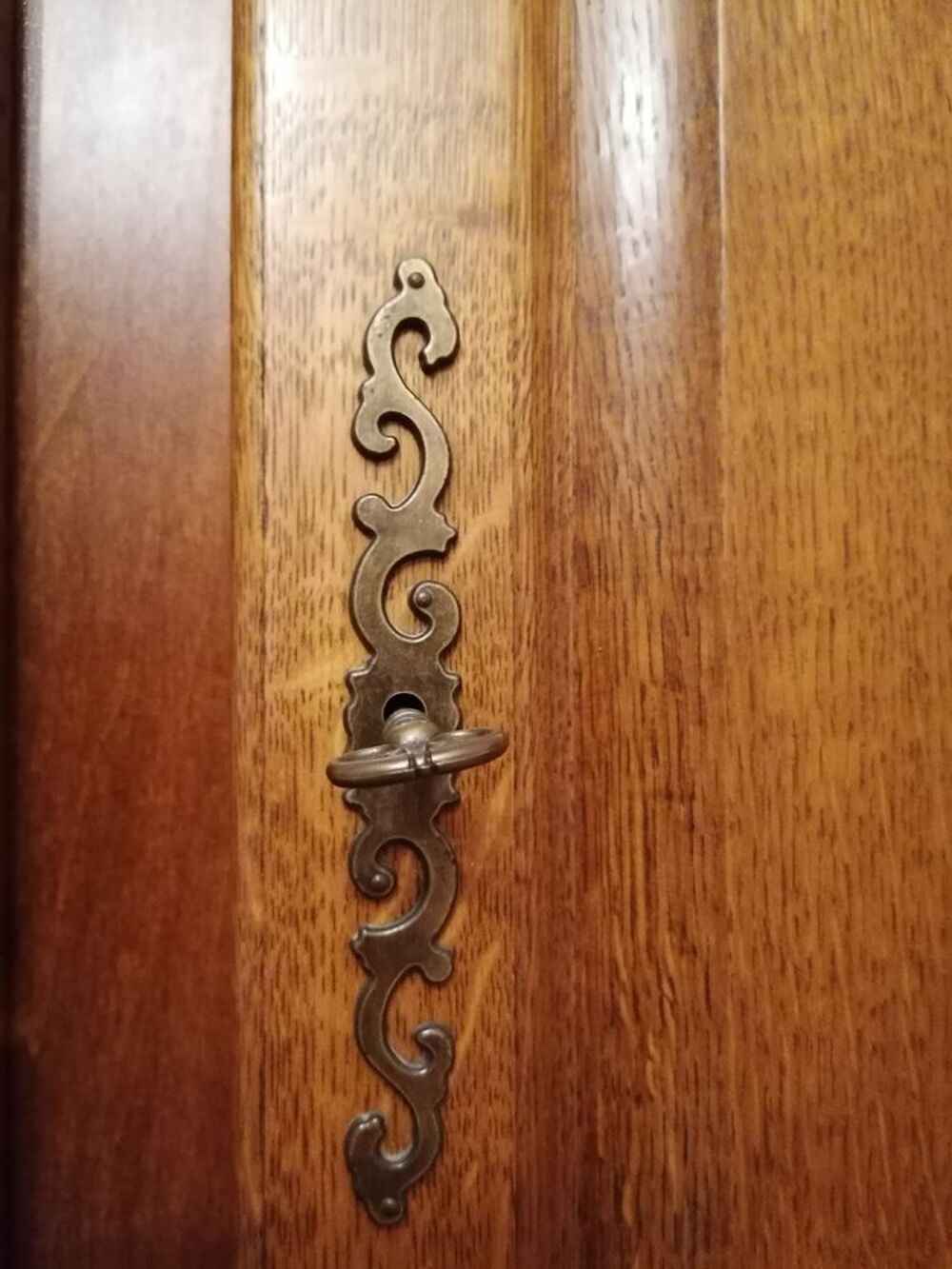 Armoire en ch&ecirc;ne massif 3 portes ? Miroir et 3 tiroirs Meubles