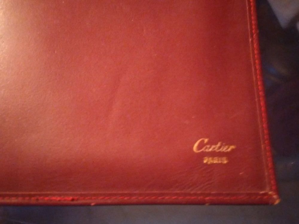 Le porte-cartes Must de Cartier Maroquinerie