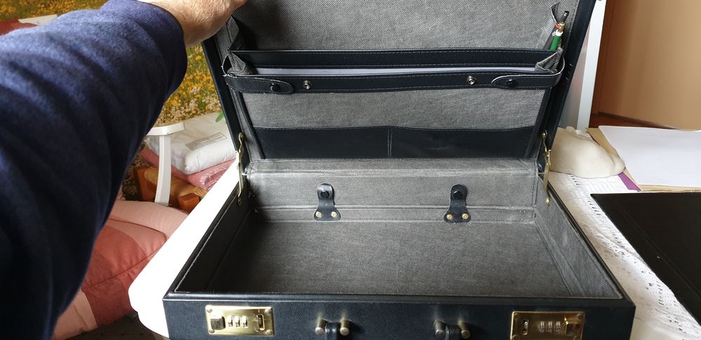attach&eacute; case Maroquinerie