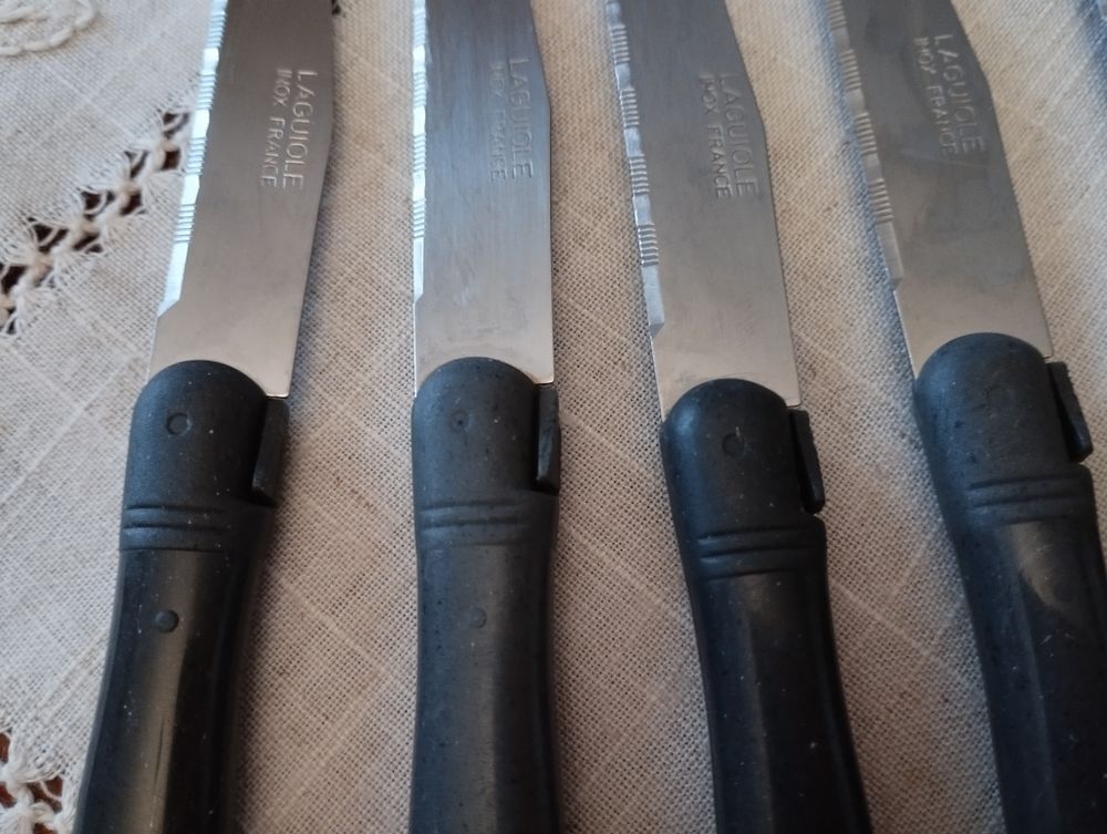 12 Couteaux + fourchettes &agrave; crustac&eacute;s + couteau &agrave; pain Cuisine