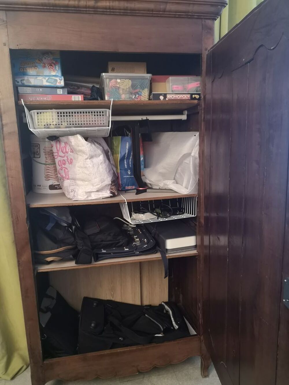 Bonneti&egrave;re ancienne Meubles