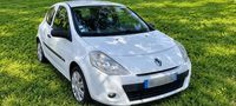 Clio III CLIO III SOCIETE DCI 75 ECO2 GENERIQUE EURO 5 2012 occasion 08200 Saint-Menges