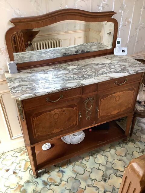 Commode pour entre avec plateau de marbre et miroir. 150 couen (95)