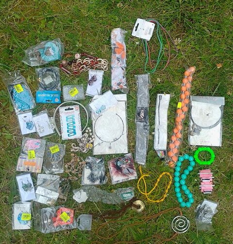 lot bracelet collier boucle d'oreille etc fantaisie 9 Beauchamp (95)