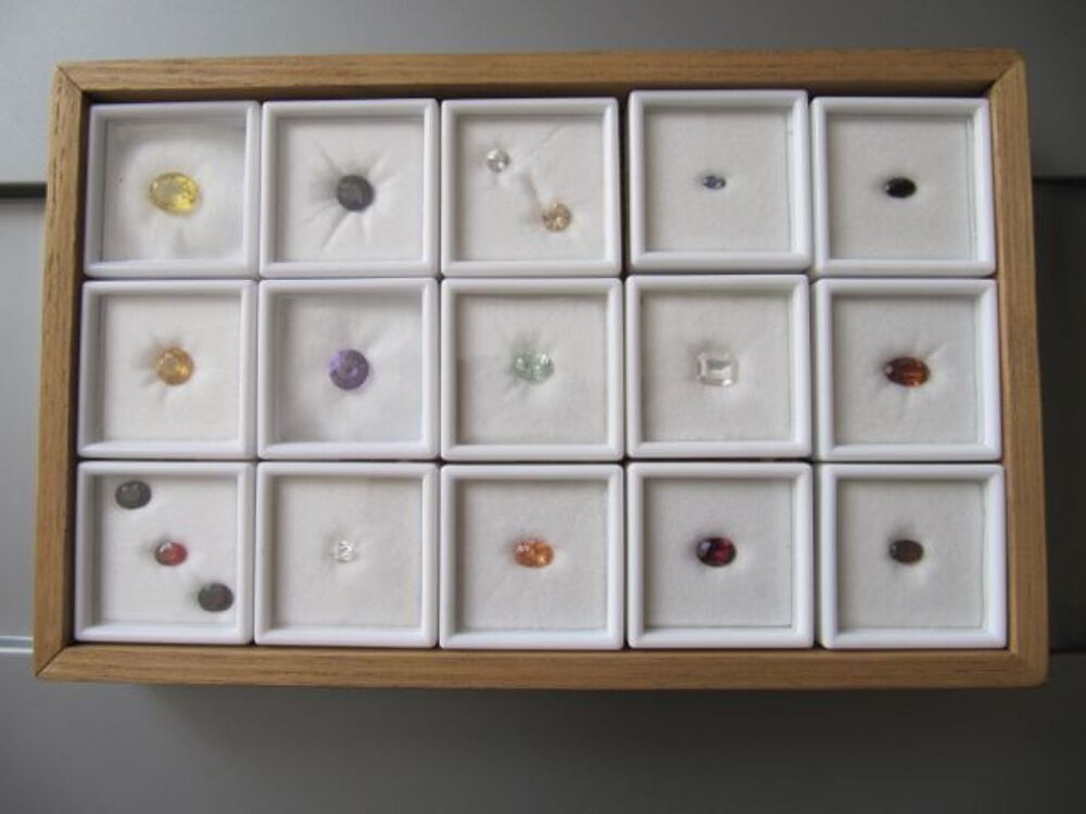 Collection de gemmes taill&eacute;es 