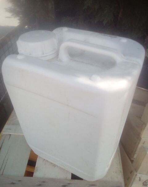 Bidons 5 - 10 - 20 litres - 3 à 7 euros Beauchamp (95)