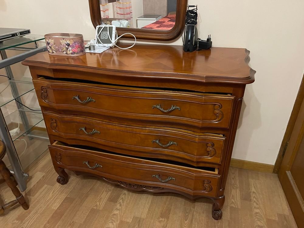 Commode en bois massif et miroir assorti Meubles