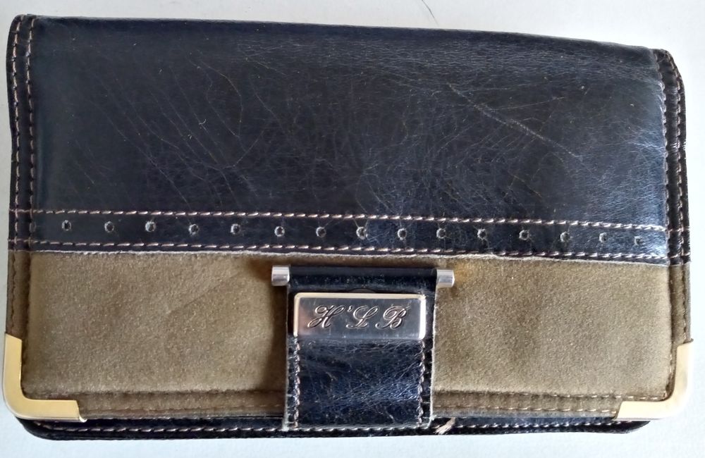 Porte feuilles en cuir, excellent &eacute;tat. Maroquinerie