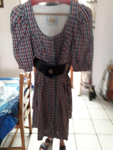 Dierdel (Robe style Autrichien ) neuve Taille 40 30 Benfeld (67)