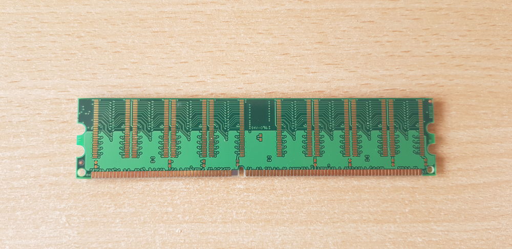 Barrette M&eacute;moire memoire ram pqi DDR400 256Mo / 256Mb PC400 Matériel informatique