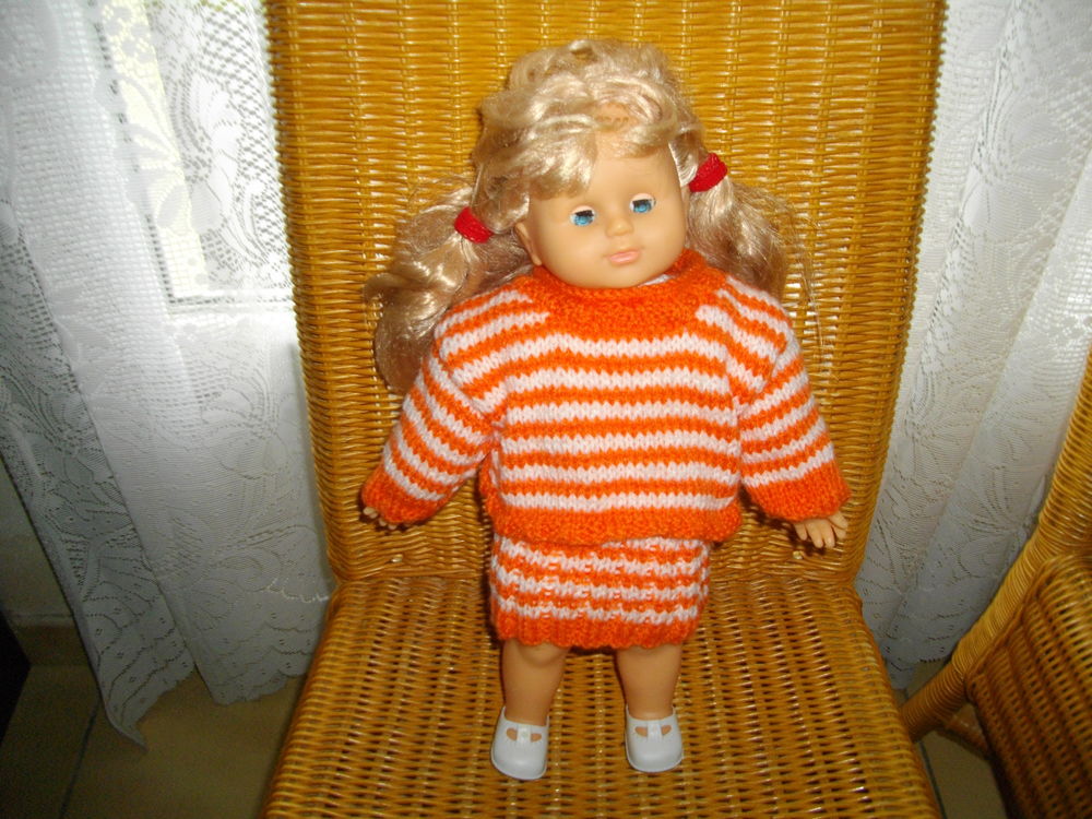 POUPEE (40 CM) AVEC SES VETEMENTS Jeux / jouets