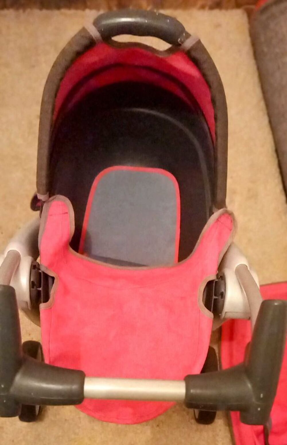 vendre Deux poussette pour poup&eacute;e. tr&egrave;s bonne &eacute;tat Jeux / jouets