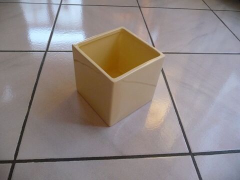 Cache-pot c�ramique jaune p�le 6 Celles-sur-Belle (79)