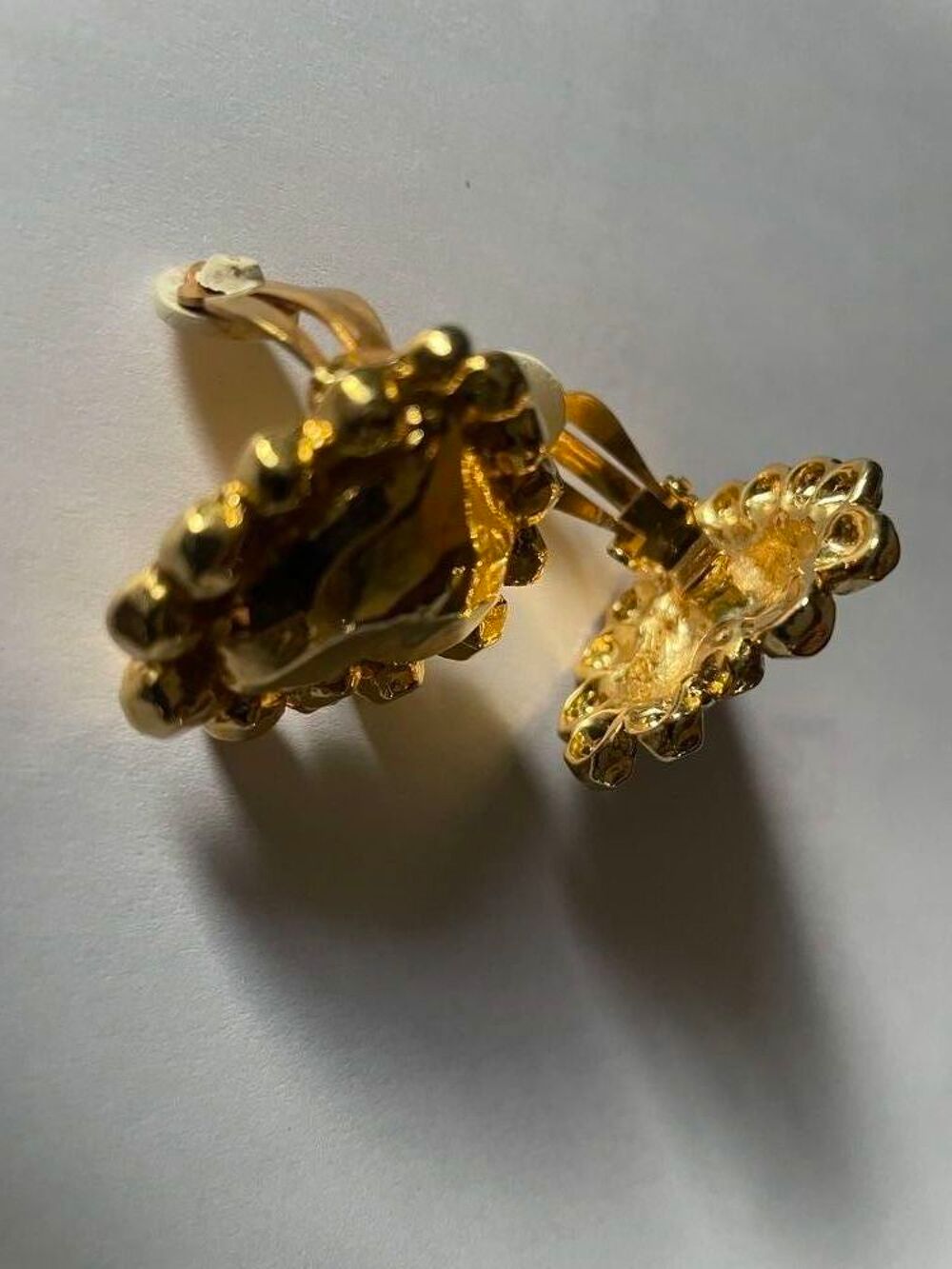 BO Clip dor&eacute;e Coeur facette perl&eacute;e Christian LACROIX Bijoux et montres