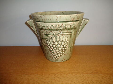 Seau � Champagne. 10 Saint-Saulve (59)