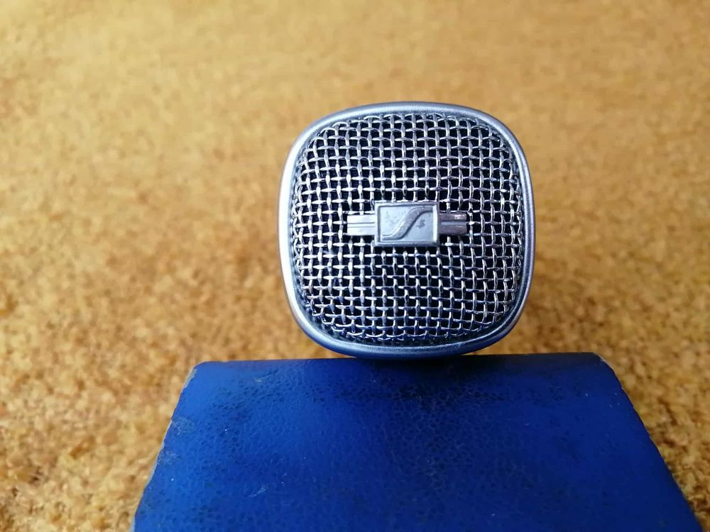 Sennheiser MD21 avec sa bo&icirc;te en bois bleue d'origine Audio et hifi