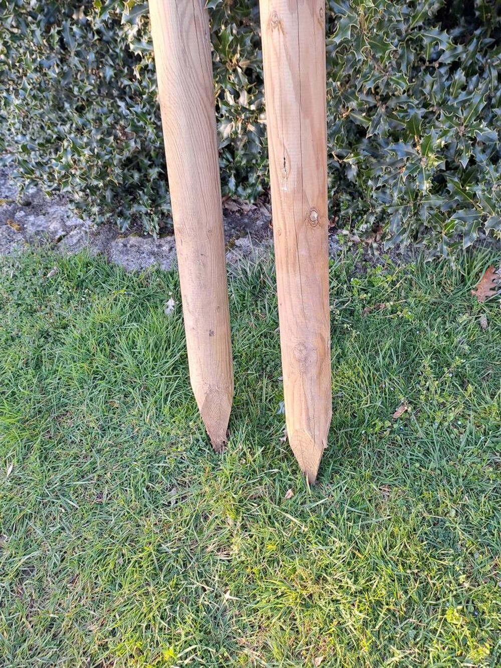 Poteaux - Piquets - 30- neufs - cl&ocirc;tures Bricolage
