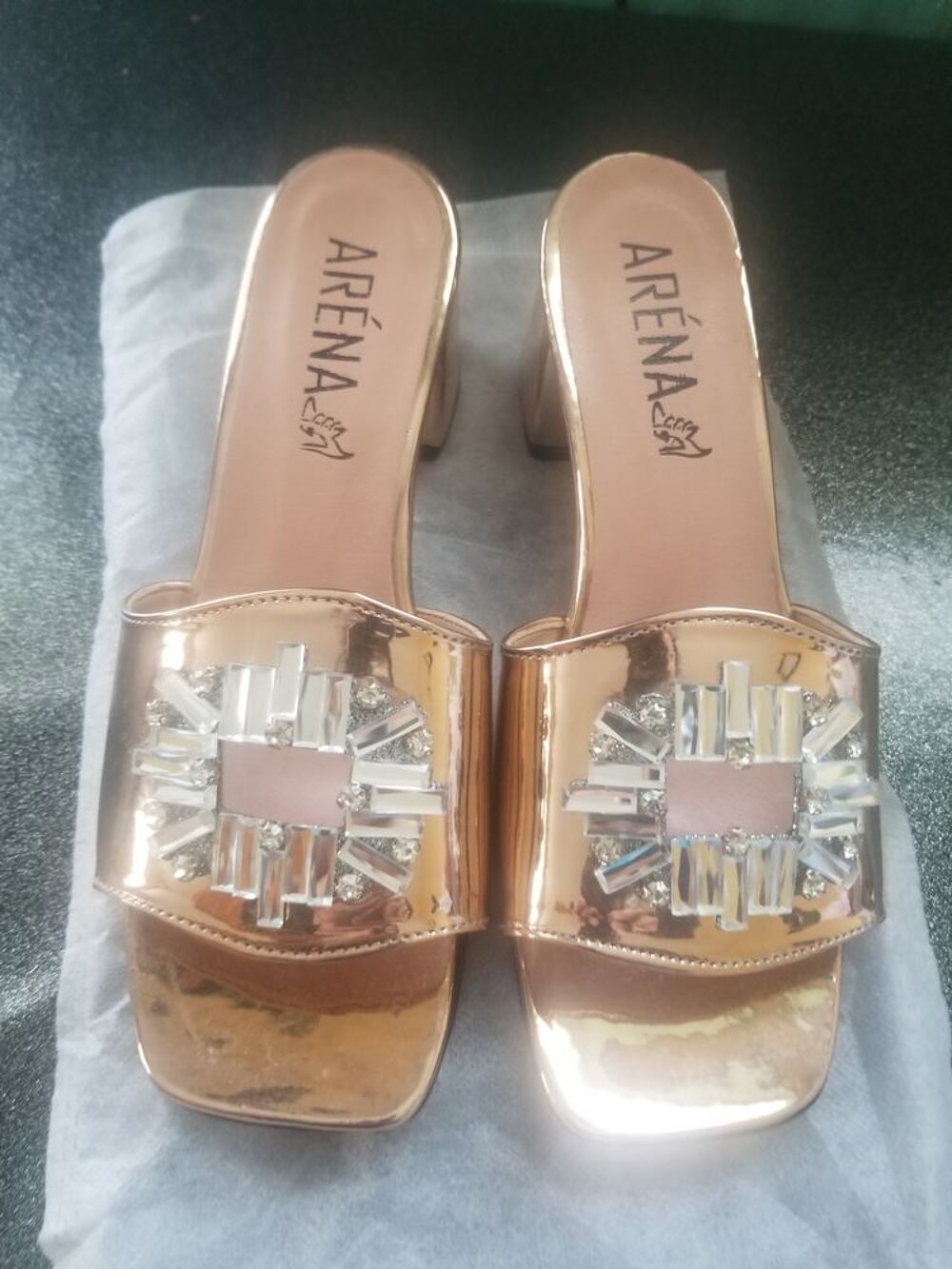 Claquette dor&eacute;e Chaussures