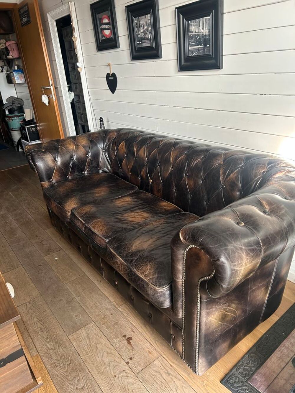 Canap&eacute; chesterfield 3 places cuir v&eacute;ritable Meubles