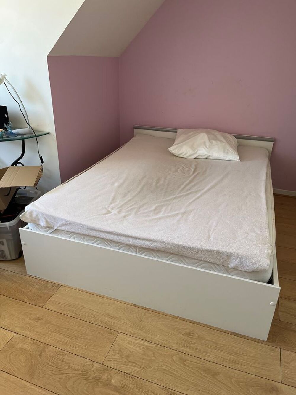 Lit 140 et armoire blanche Meubles