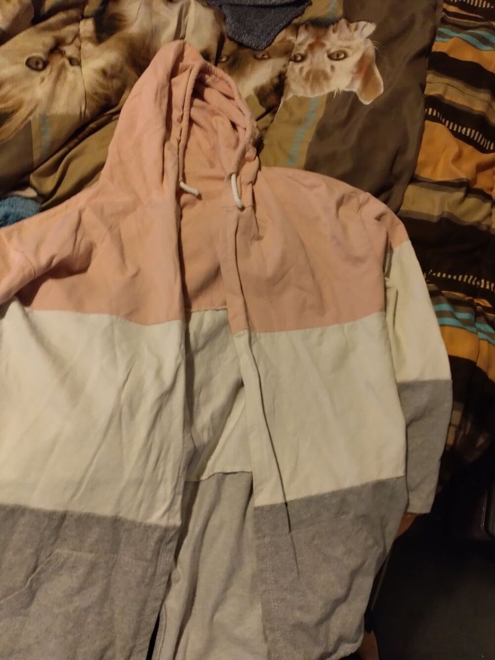 Veste de surv&ecirc;tement bon &eacute;tat femme. Vêtements