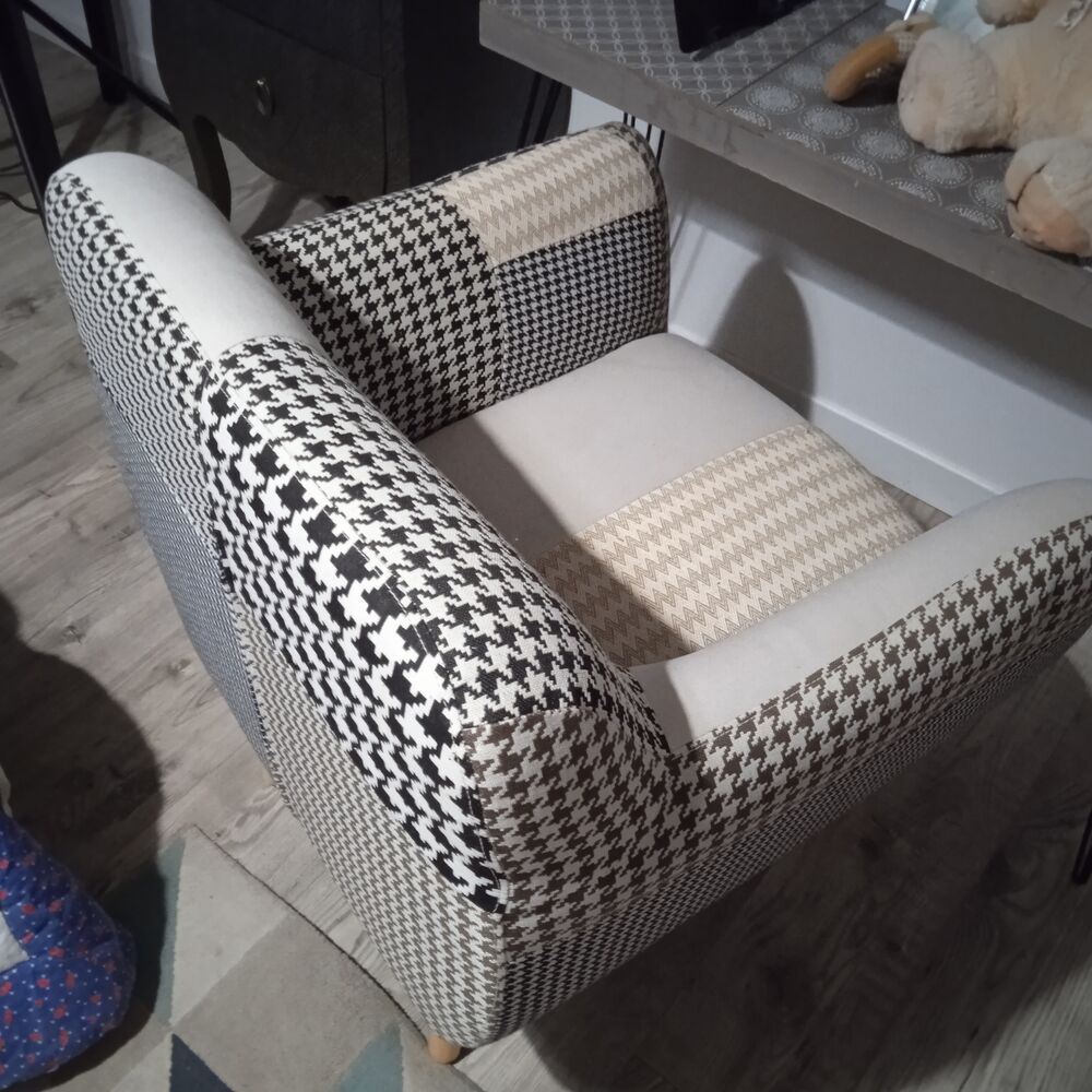 Fauteuil ikea structure bois tons beige marron accoudoirs Meubles
