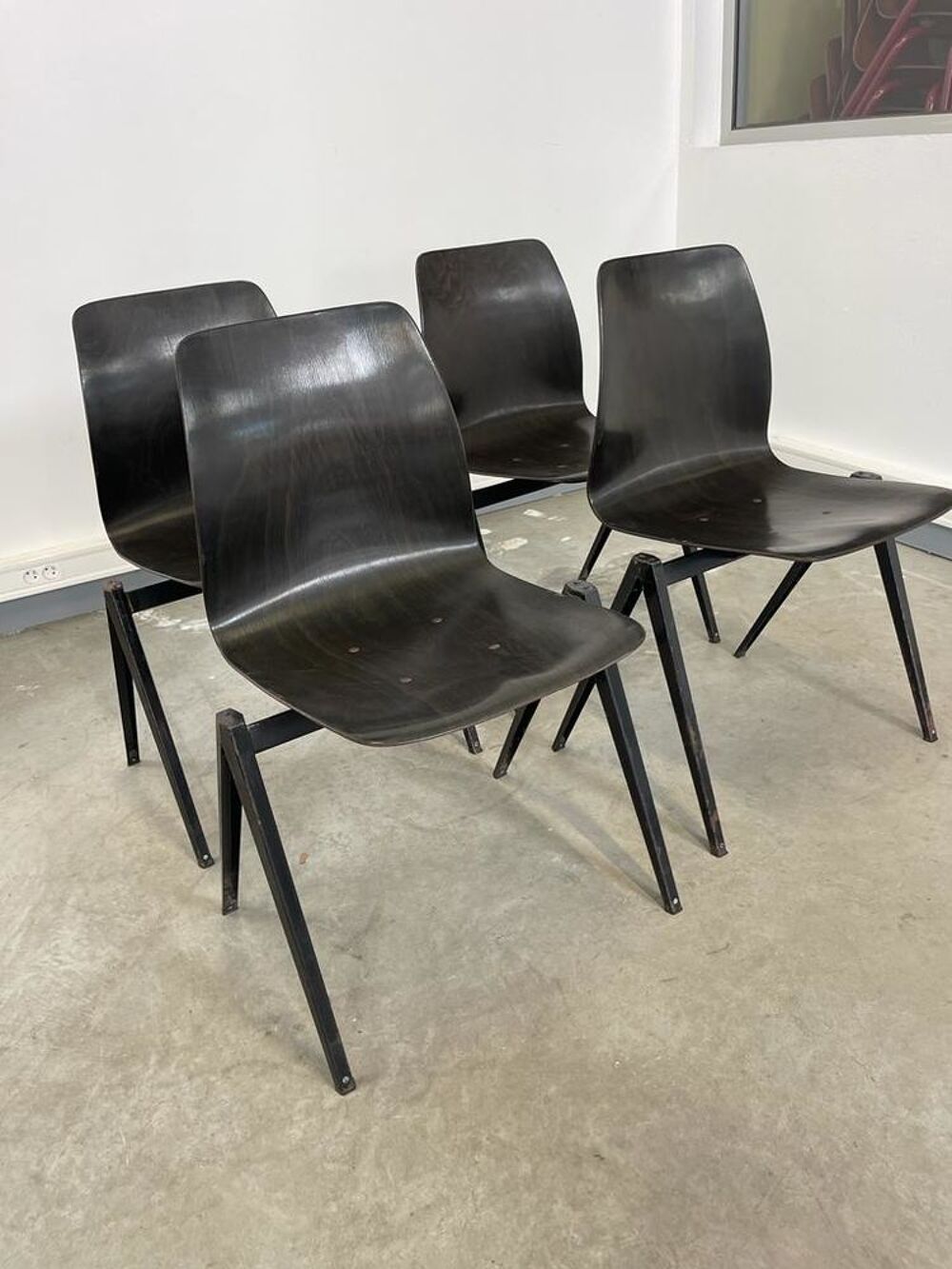 Chaises Glavanitas S22 
LIVRAISON POSSIBLE Meubles